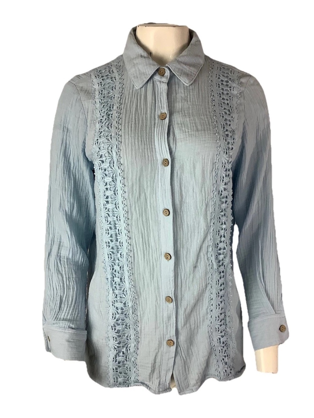Madison + Hudson Sz M 100% Cotton Gauze Lace Trimmed Light Button Top Blue